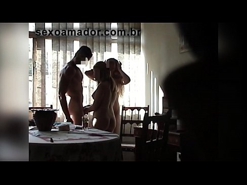 ❤️ L'amichi sessu invitanu un omu gigante è un trio cun ellu ☑ Sessu di qualità à porn co.filmepornonline.ru ❌️❤