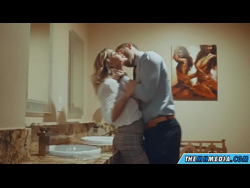 ❤️ Quandu una bionda tettona ti seduce in un bagnu publicu ☑ Sessu di qualità à porn co.filmepornonline.ru ❌️❤